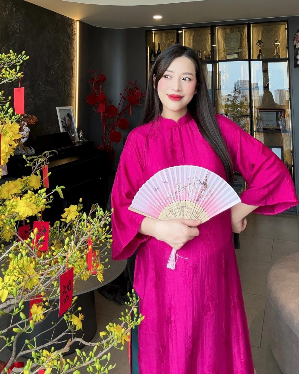 Khoảnh khắc chuyên nghiệp của MC Puka trên sân khấu