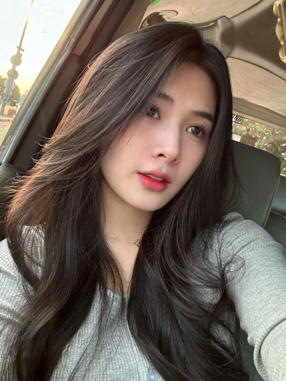Quỳnh Alee live cực cháy thu hút hàng ngàn lượt xem mỗi lần lên sóng