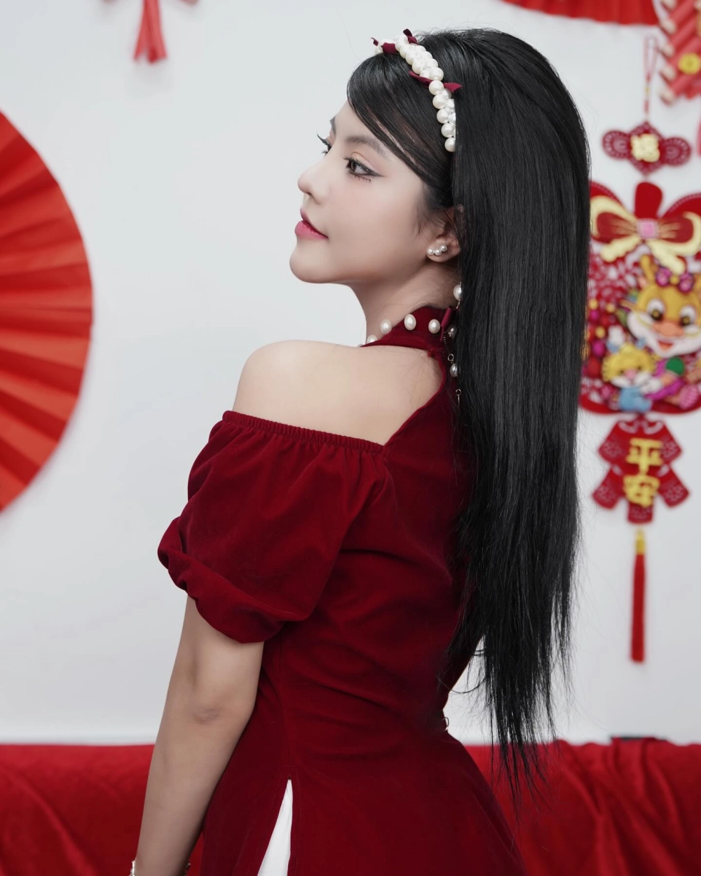 Reency Ngô có chị em sinh đôi không khiến fan tò mò
