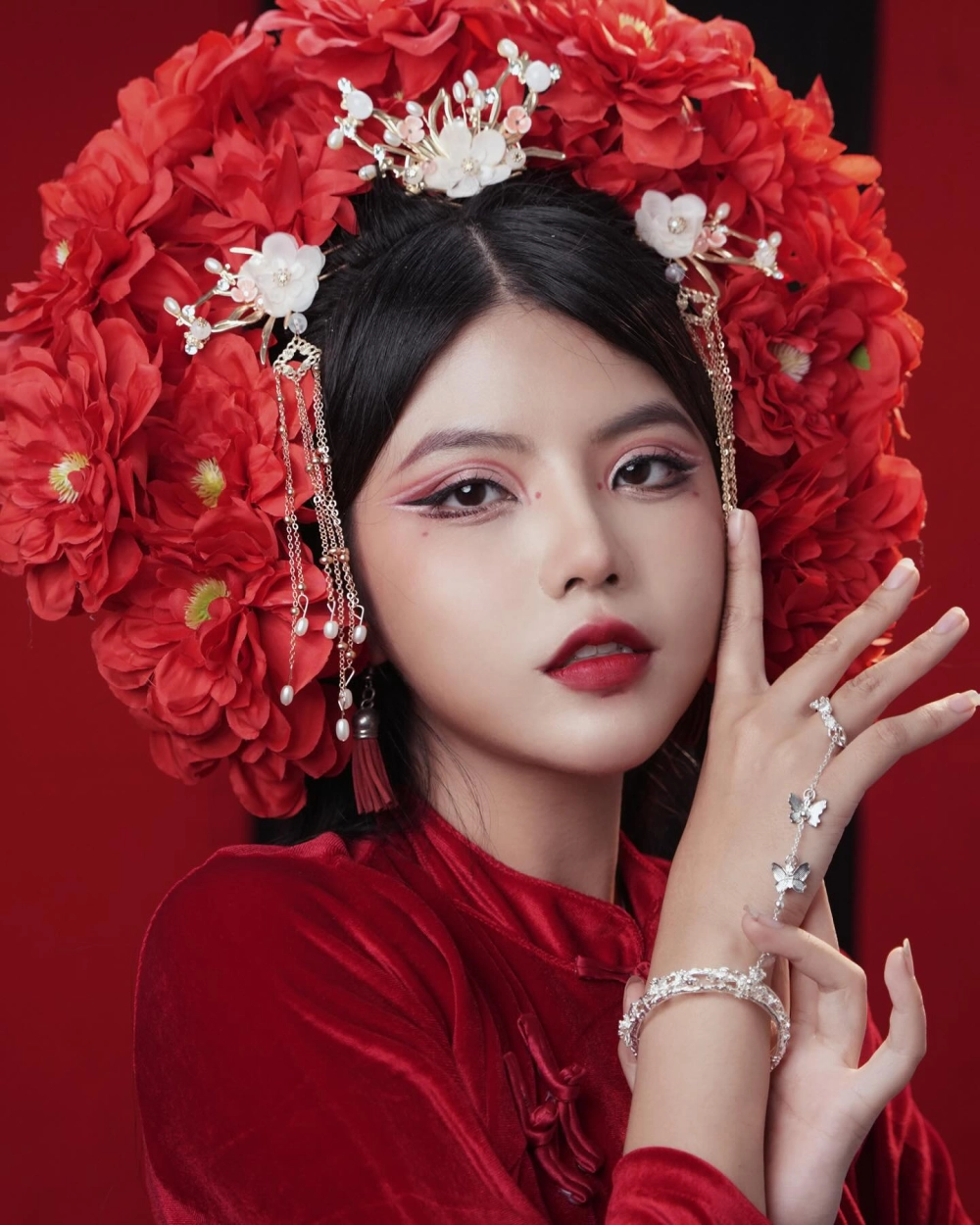 Tiktok Reency Ngô ghi điểm với phong cách riêng biệt