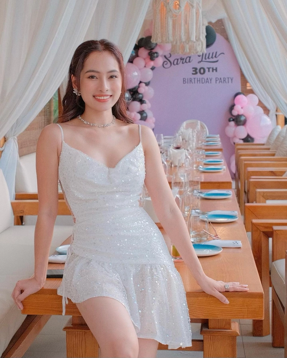 Sara Lưu đừng như thói quen vẫn gây bão sau nhiều năm ra mắt