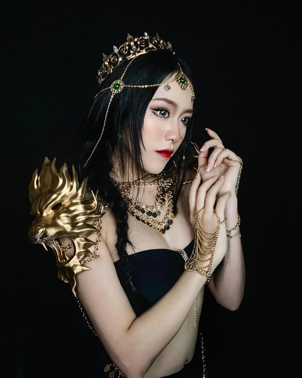Fan tò mò Trà Đặng sinh năm bao nhiêu qua từng bức ảnh