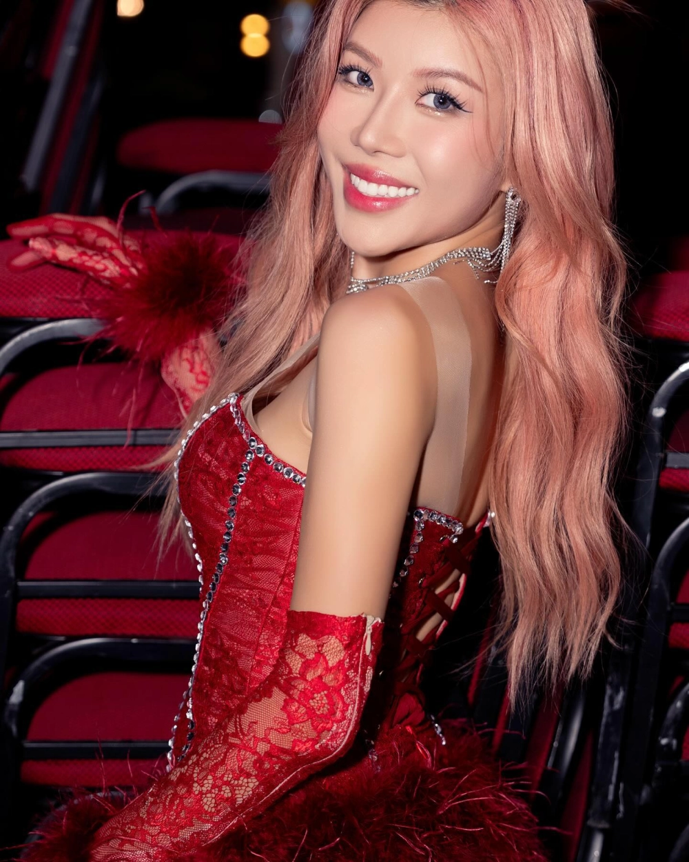 Trang Pháp chị đẹp đạp ggió rẽ sóng tỏa sáng với màn trình diễn ấn tượng