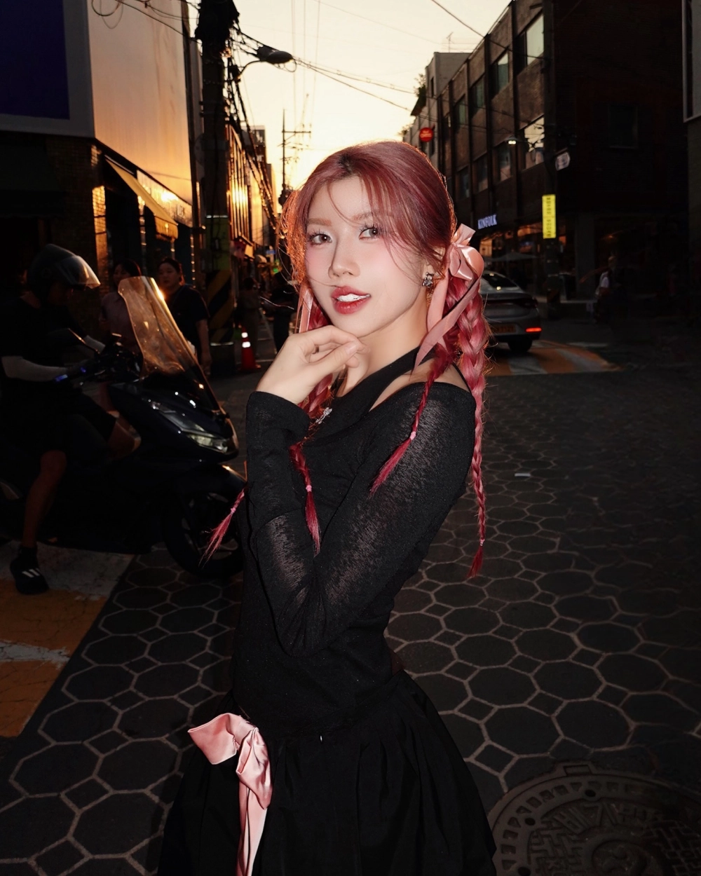 Trang Pháp cao bao nhiêu? Cô cao khoảng 1m65 với vóc dáng chuẩn