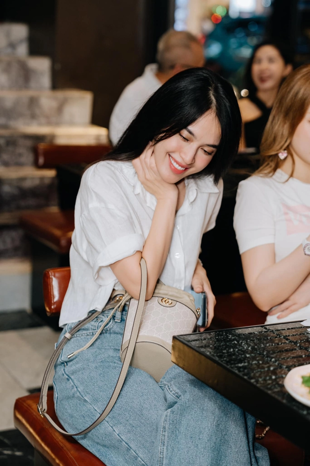 Tú Vi profile nổi bật với hành trình nghệ thuật và hình ảnh đời thường