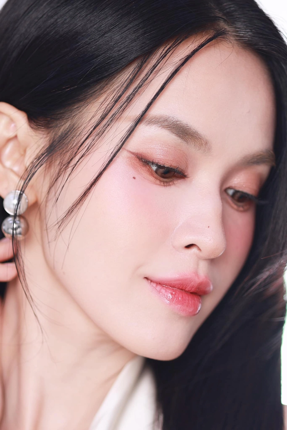 Tú Vi Chị Đẹp Rẽ Sóng xuất hiện nổi bật với thần thái đỉnh cao