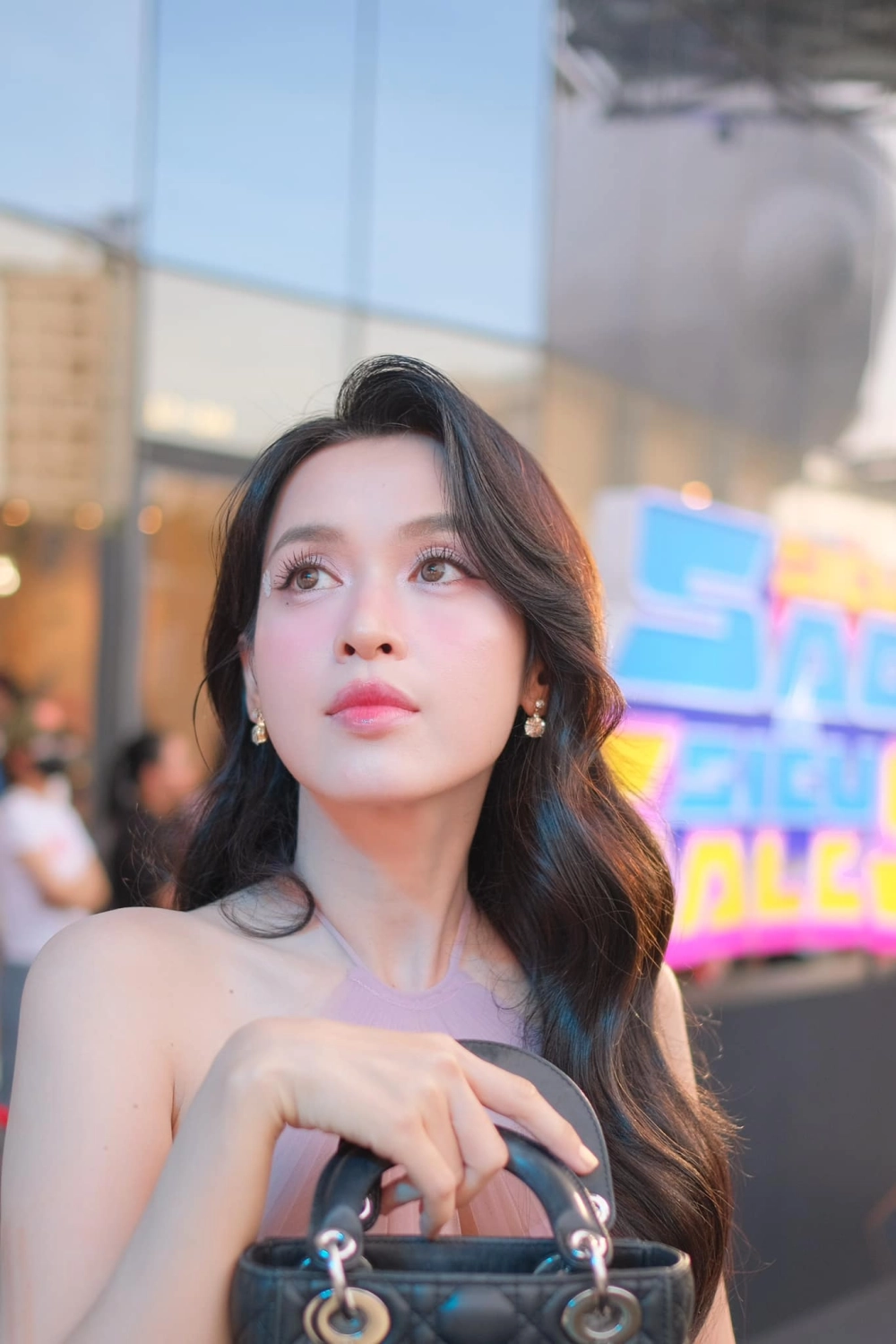 Tú Vi là ai? Nữ nghệ sĩ đa năng được yêu mến bởi cả tài và sắc