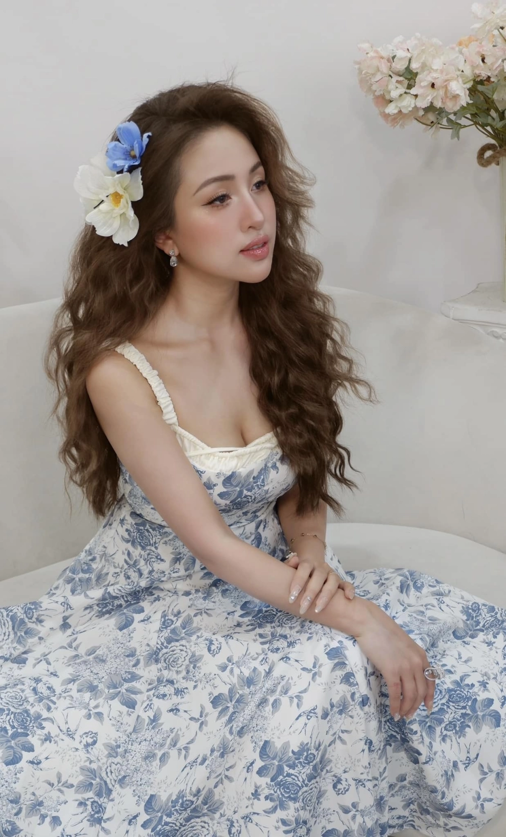 Bạn trai Vân Hugo là ai khiến cô hạnh phúc và rạng rỡ như thế?