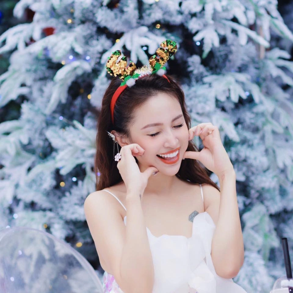 Vân Hugo Chị Đẹp Đạp Gió Rẽ Sóng đầy tự tin và bản lĩnh