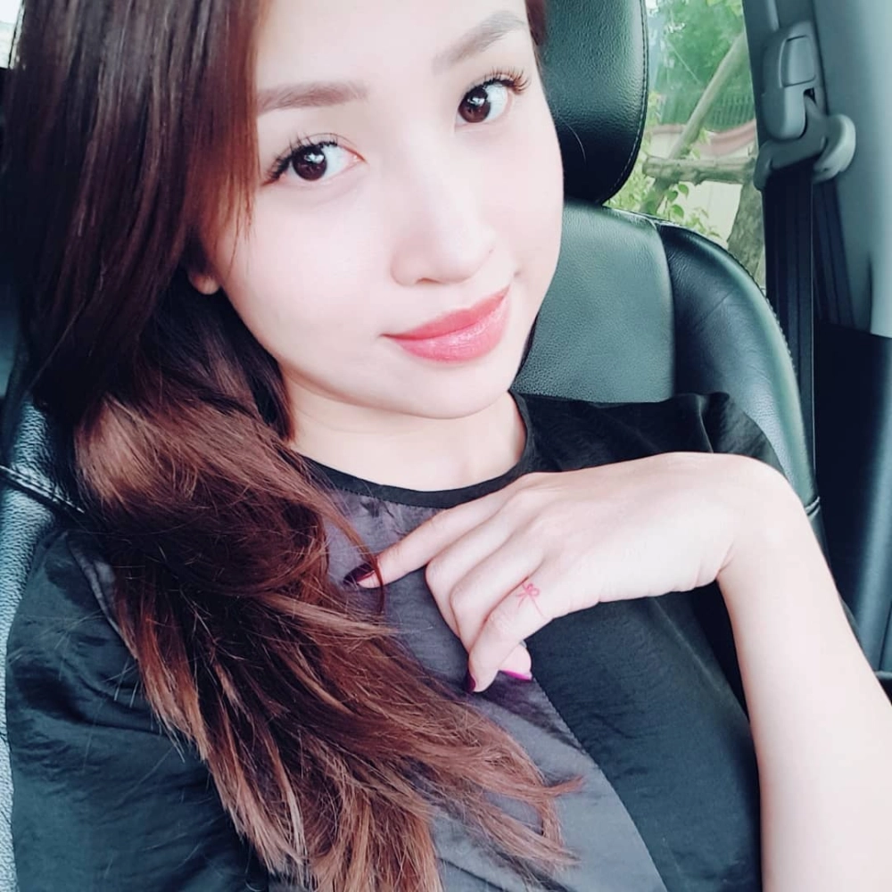 Bạn trai Vân Hugo là ai khiến cô hạnh phúc và rạng rỡ như thế?