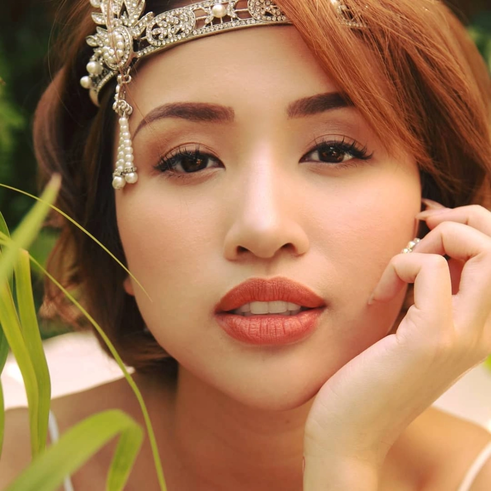 Vân Hugo sinh con ở tuổi trẻ và vẫn vững vàng trên mọi hành trình