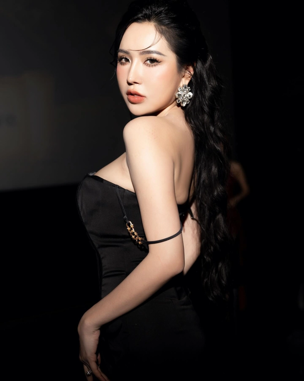 Viên Vibi show app cực cháy khiến fan ngỡ ngàng