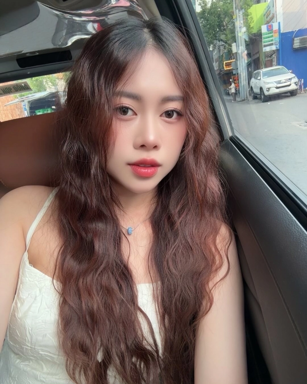 Việt Phương Thoa là ai mà khiến mạng xã hội dậy sóng