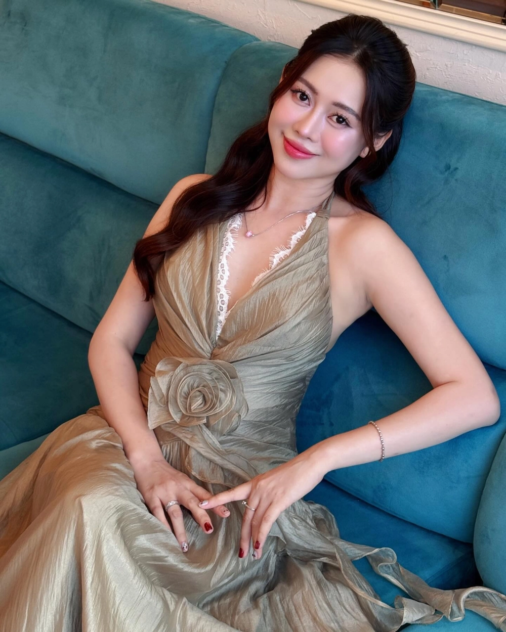 Việt Phương Thoa nhuộm tóc chất lừ khiến ai cũng ngoái nhìn