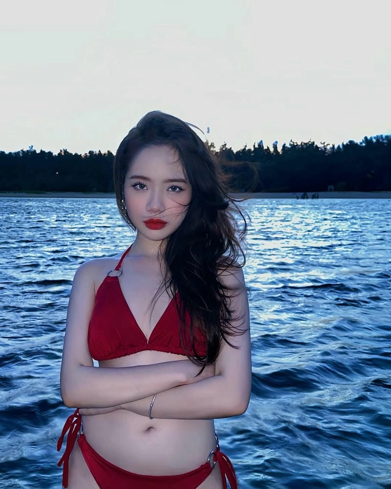 Ảnh gái mặc áo dài sexy và vẻ đẹp tinh tế, đầy lôi cuốn