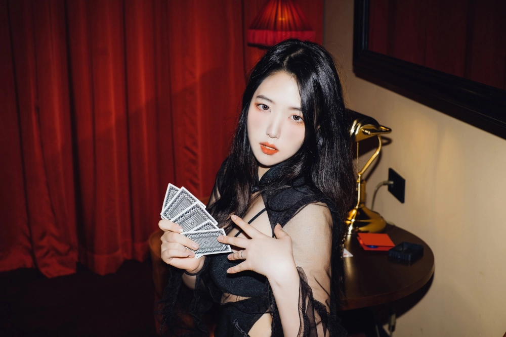 Nét đẹp quyến rũ khiến Dame trở thành tâm điểm mọi ánh nhìn