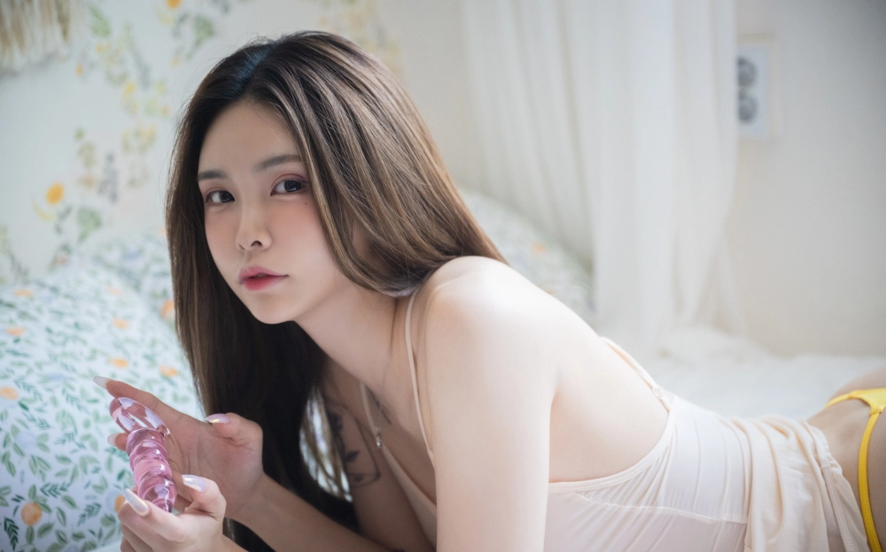Hikari mang đến sức hút sexy đầy mê hoặc và tinh tế