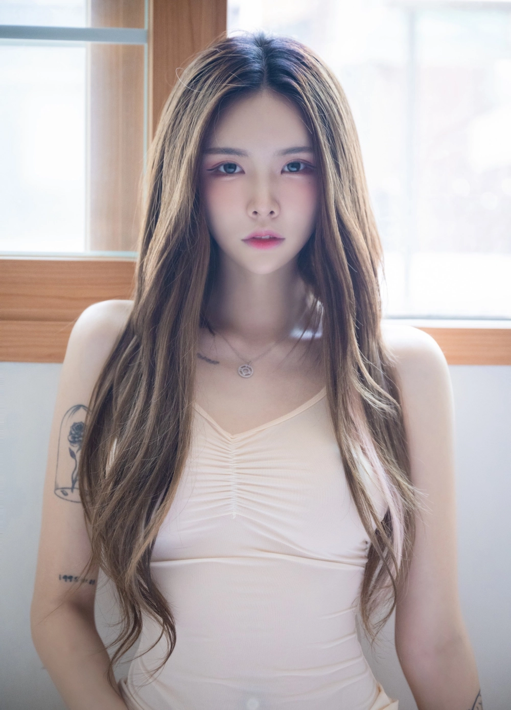 Hikari nóng bỏng trong từng ánh mắt và đường cong mềm mại