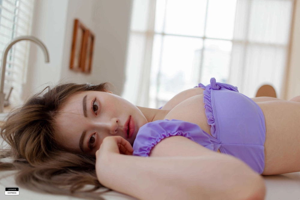 Vóc dáng quyến rũ và thần thái tự tin giúp Jeong Ah tỏa sáng