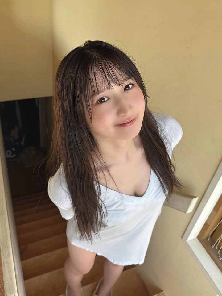 Kotori Kaiga nóng bỏng trong từng khung hình quyến rũ.