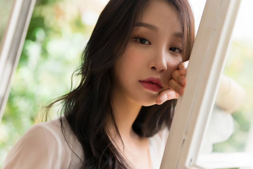 Leeseol gây ấn tượng với phong cách sexy đầy mê hoặc ánh nhìn