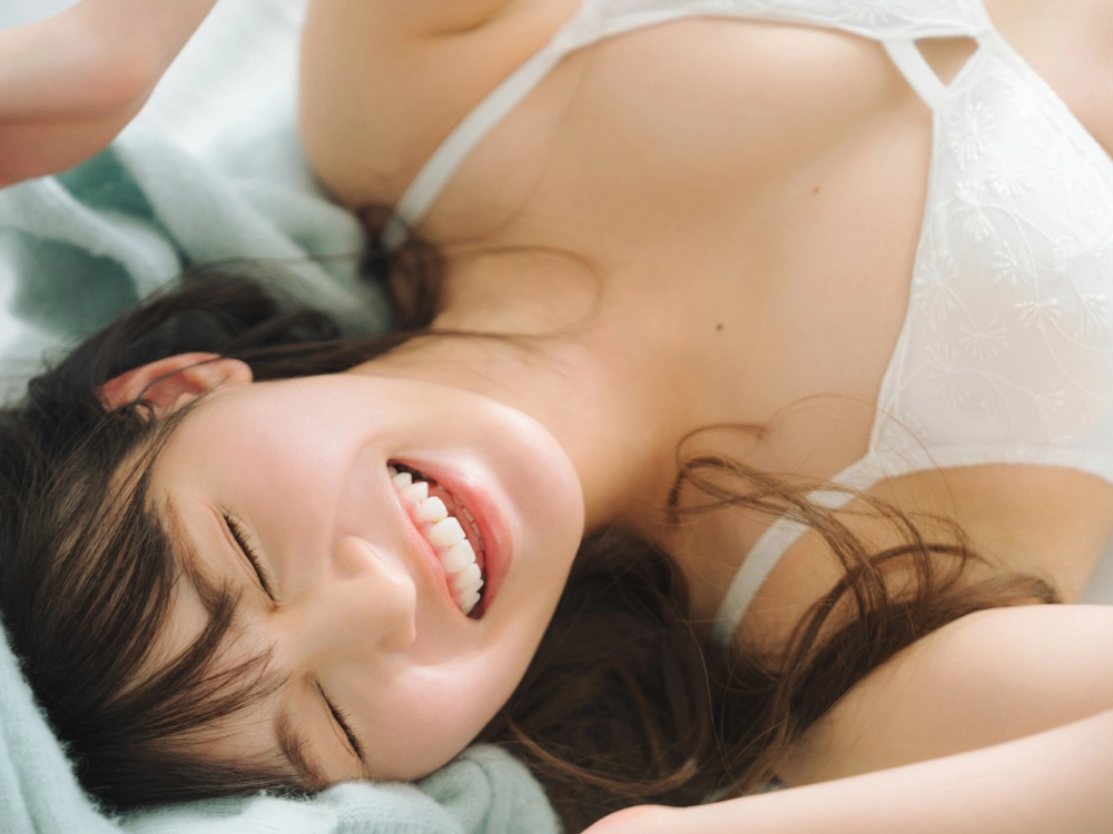 Ánh mắt gợi cảm và nụ cười quyến rũ làm nên thương hiệu Mina Yui