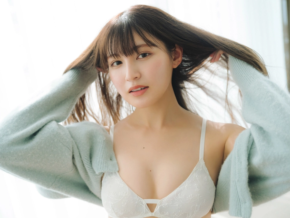 Nét đẹp quyến rũ và ánh nhìn táo bạo khiến Mina Yui thật nổi bật