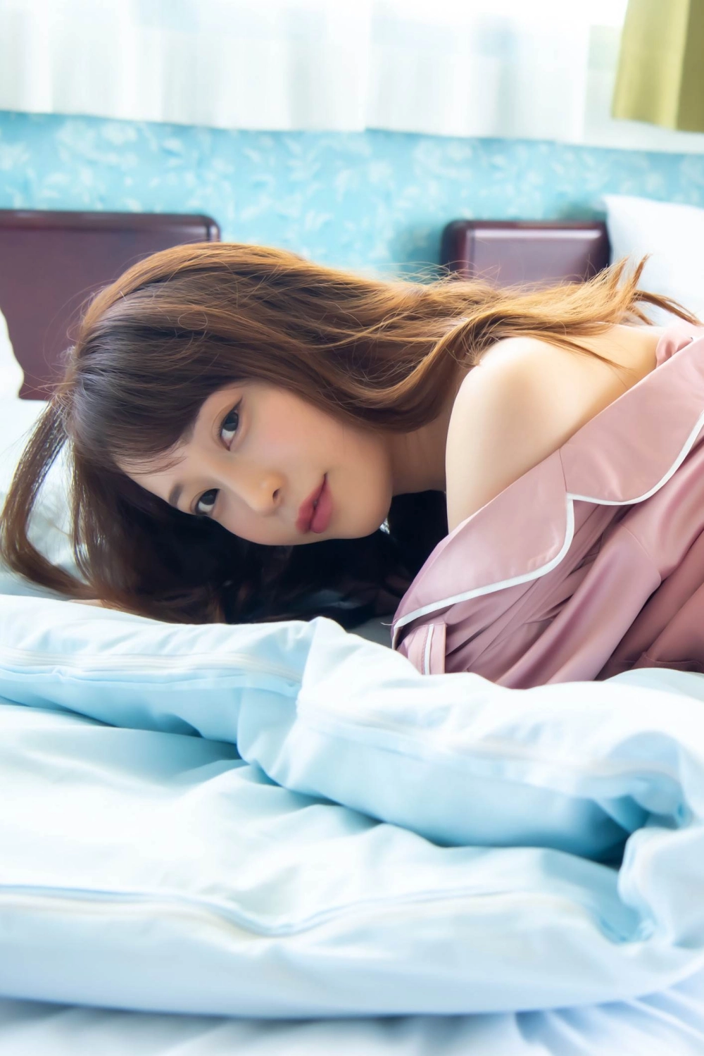 Nanase Alice khéo léo khoe dáng trong trang phục gợi cảm quyến rũ