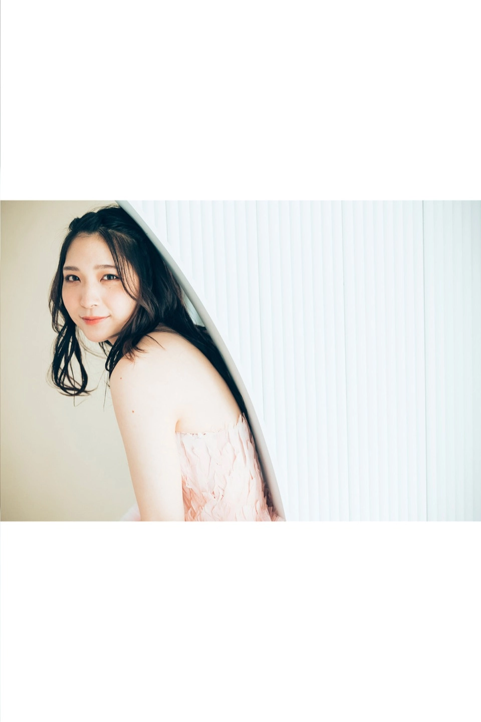 Ánh mắt gợi cảm và nụ cười quyến rũ làm nên thương hiệu Neat