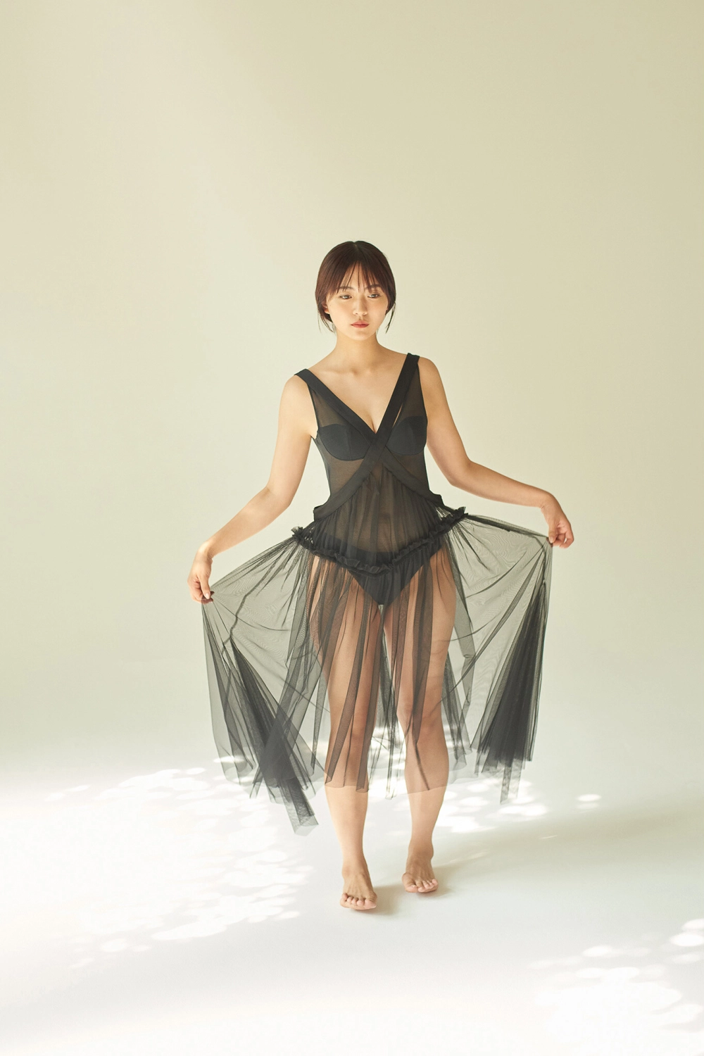 Runa Toyoda cuốn hút trong từng khung hình sexy táo bạo.