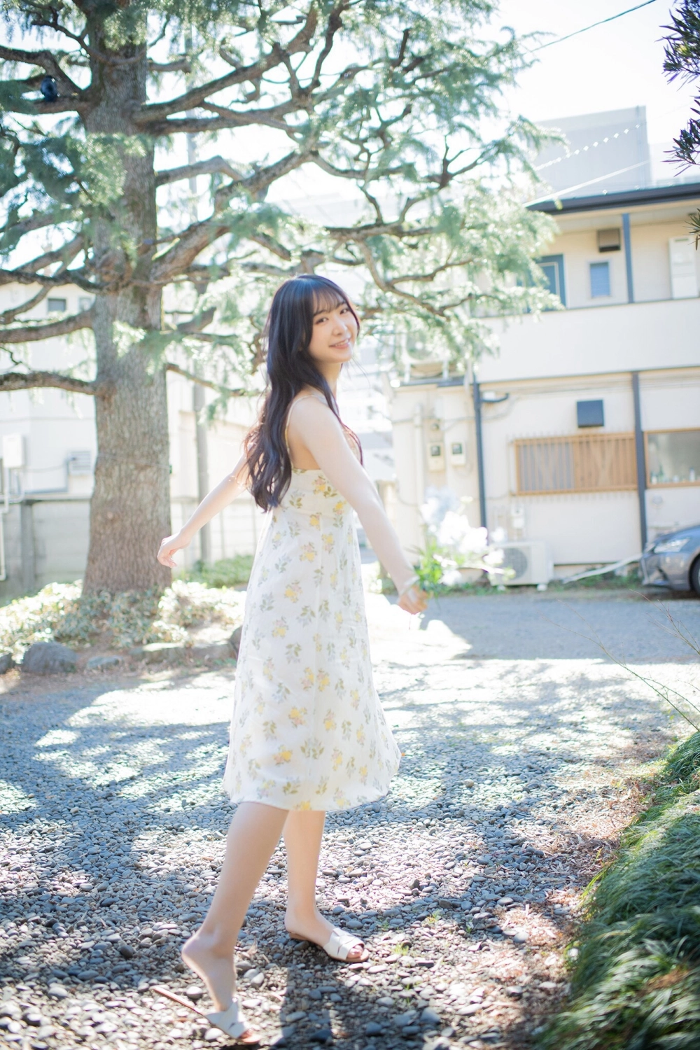 Vẻ đẹp bốc lửa của Saika Kawakita khiến không gian như bừng sáng