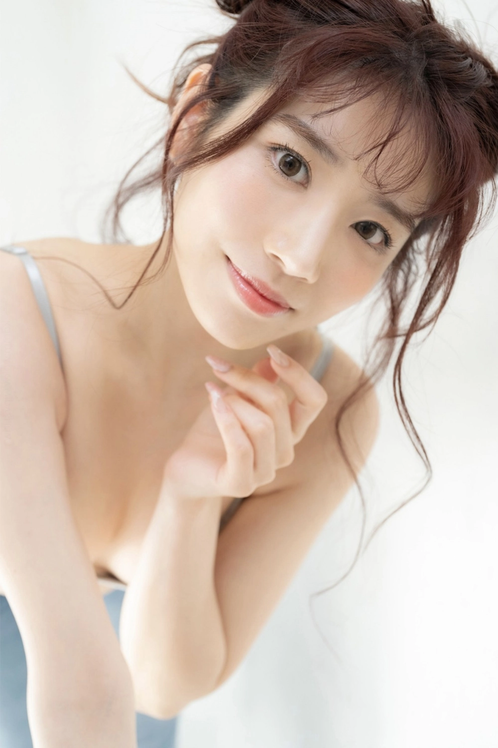 Saika Kawakita tỏa sáng với vẻ đẹp gợi cảm và đầy khí chất