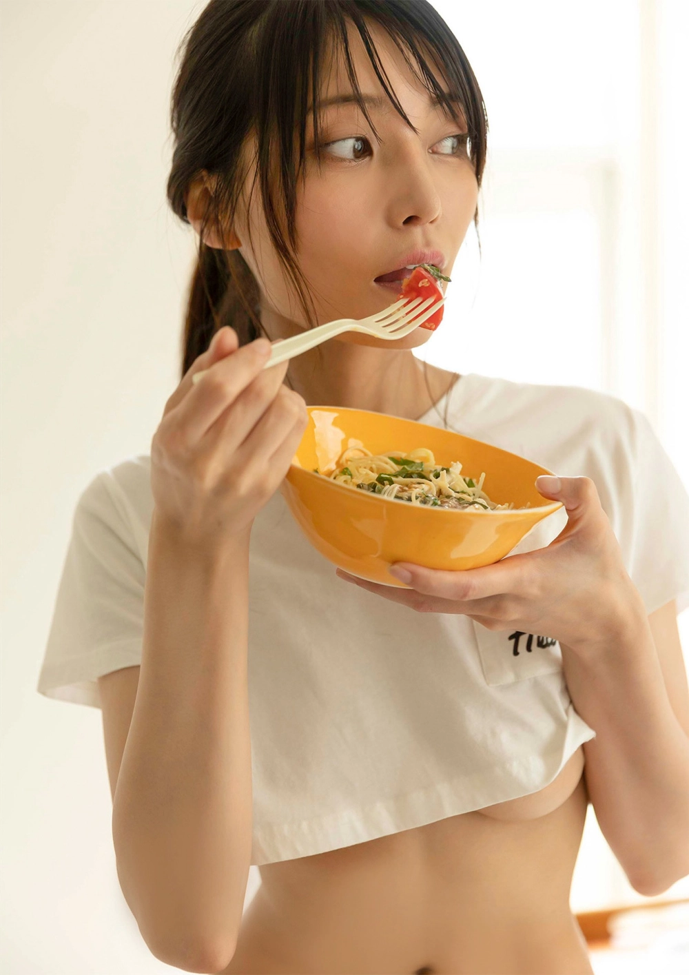 Nét đẹp quyến rũ khiến Sayaka Miyuki trở thành tâm điểm mọi ánh nhìn