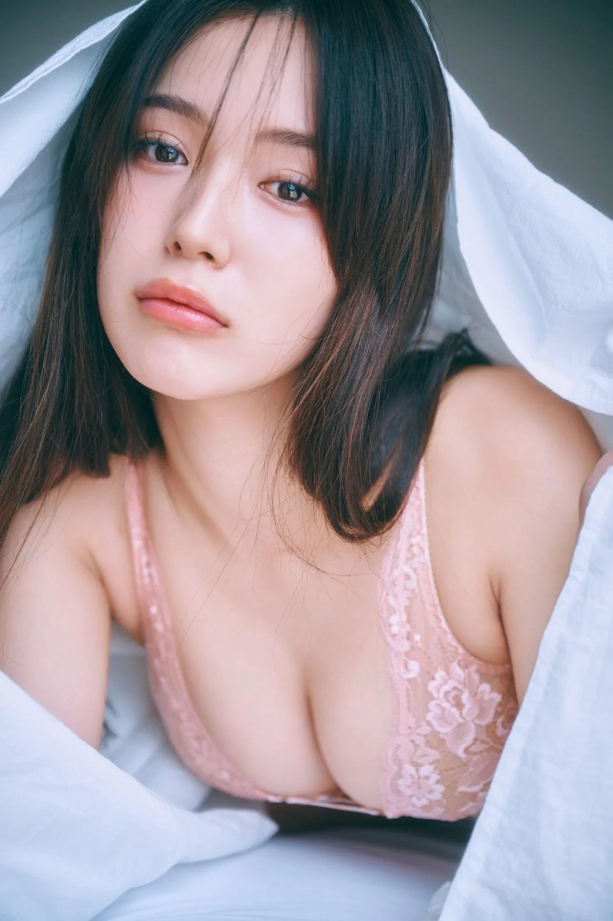 Seika Tamukai tỏa sáng với phong cách quyến rũ đầy mê hoặc