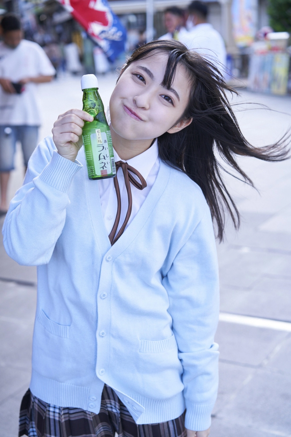 Tsukune Takeuchi khiến mọi khung hình trở nên rực lửa và cuốn hút