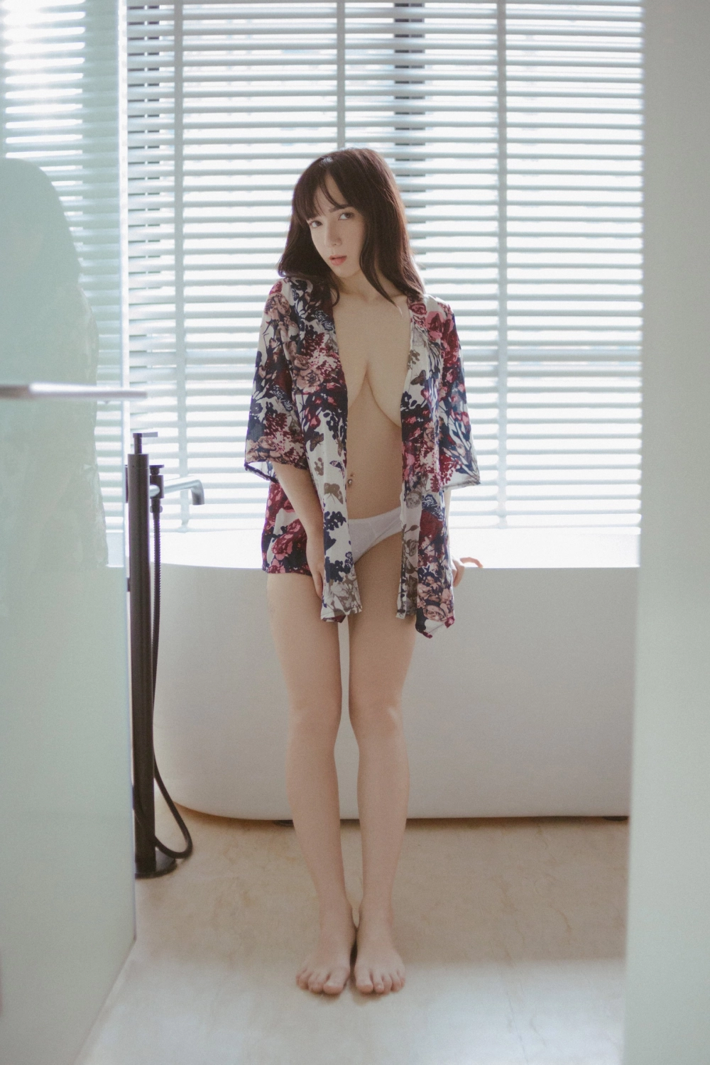 Mê hoặc mọi ánh nhìn với thần thái sexy của Vanessa