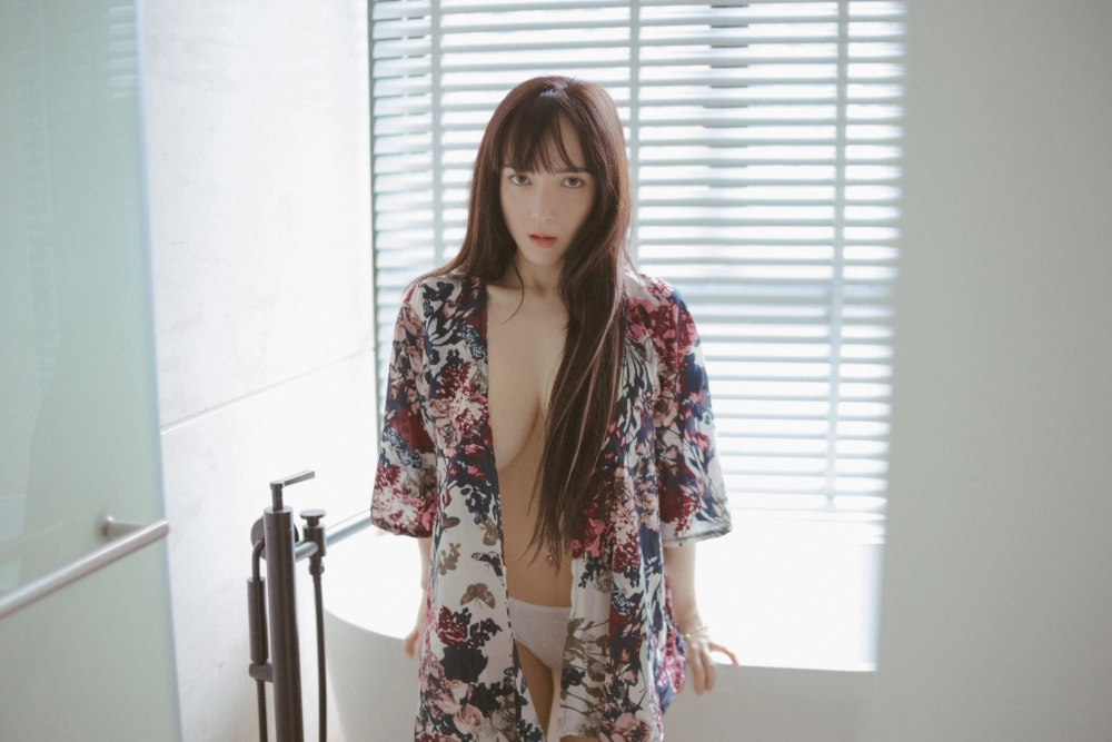 Vanessa tỏa sáng với phong thái nóng bỏng đầy cuốn hút