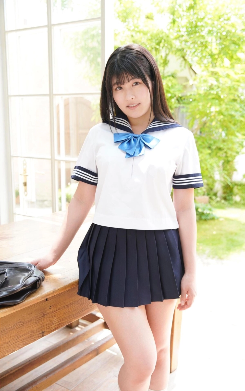 Thần thái tự tin và sexy giúp Yoshino Chitose nổi bật giữa đám đông