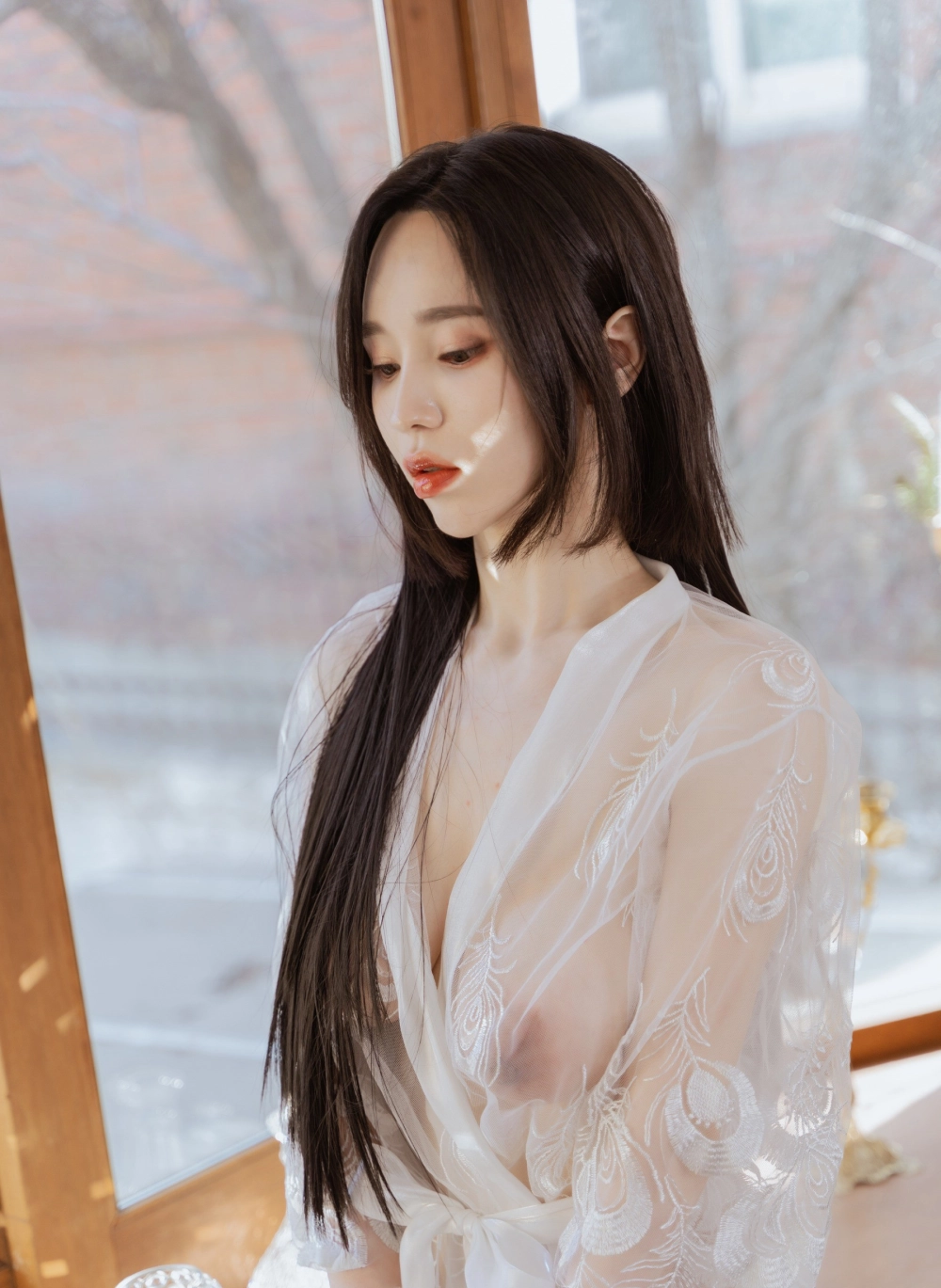 Vẻ đẹp nóng bỏng của YUNHA khiến tim người xem loạn nhịp