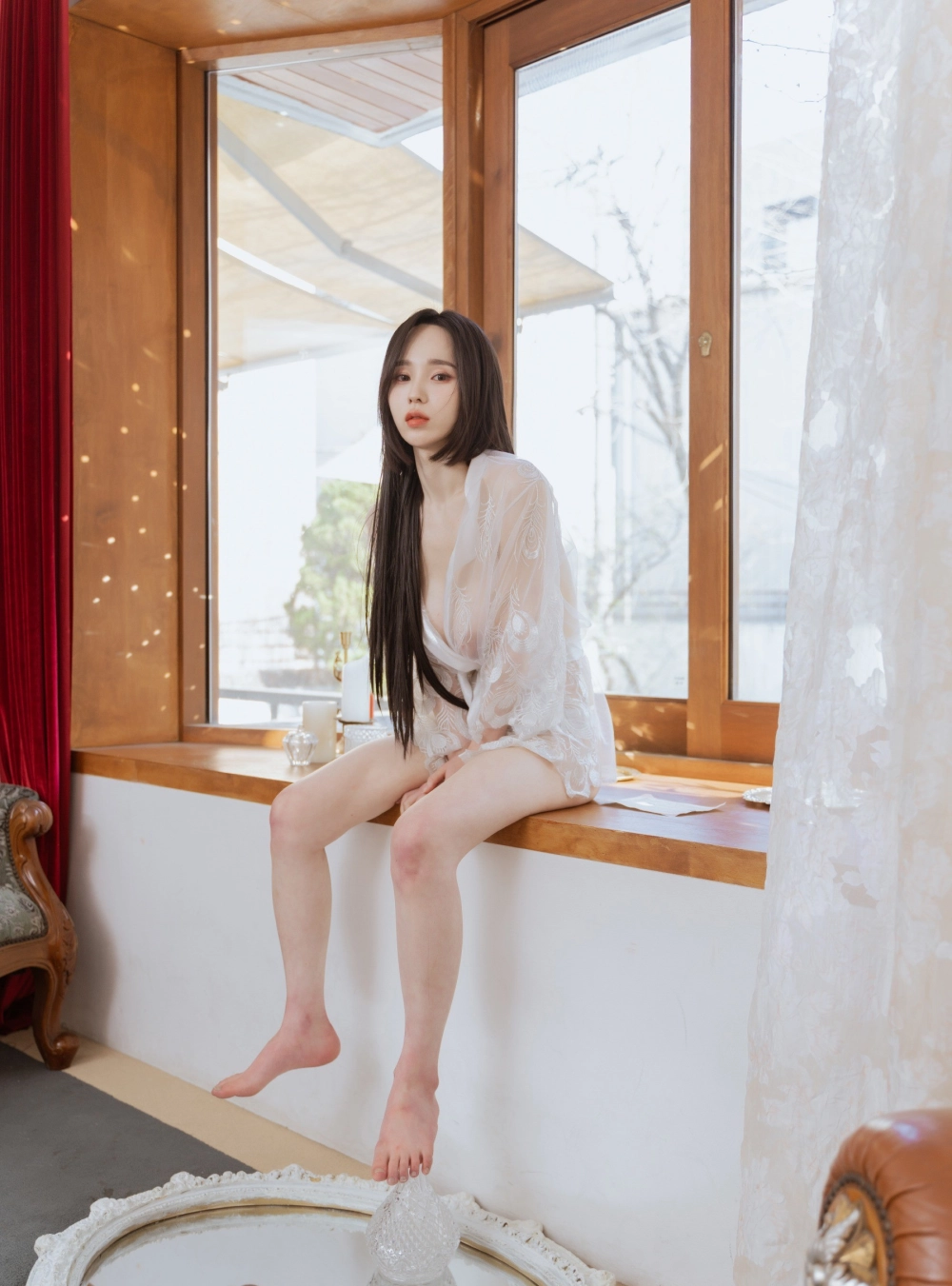 YUNHA thu hút mọi ánh nhìn với vẻ đẹp sexy rực lửa