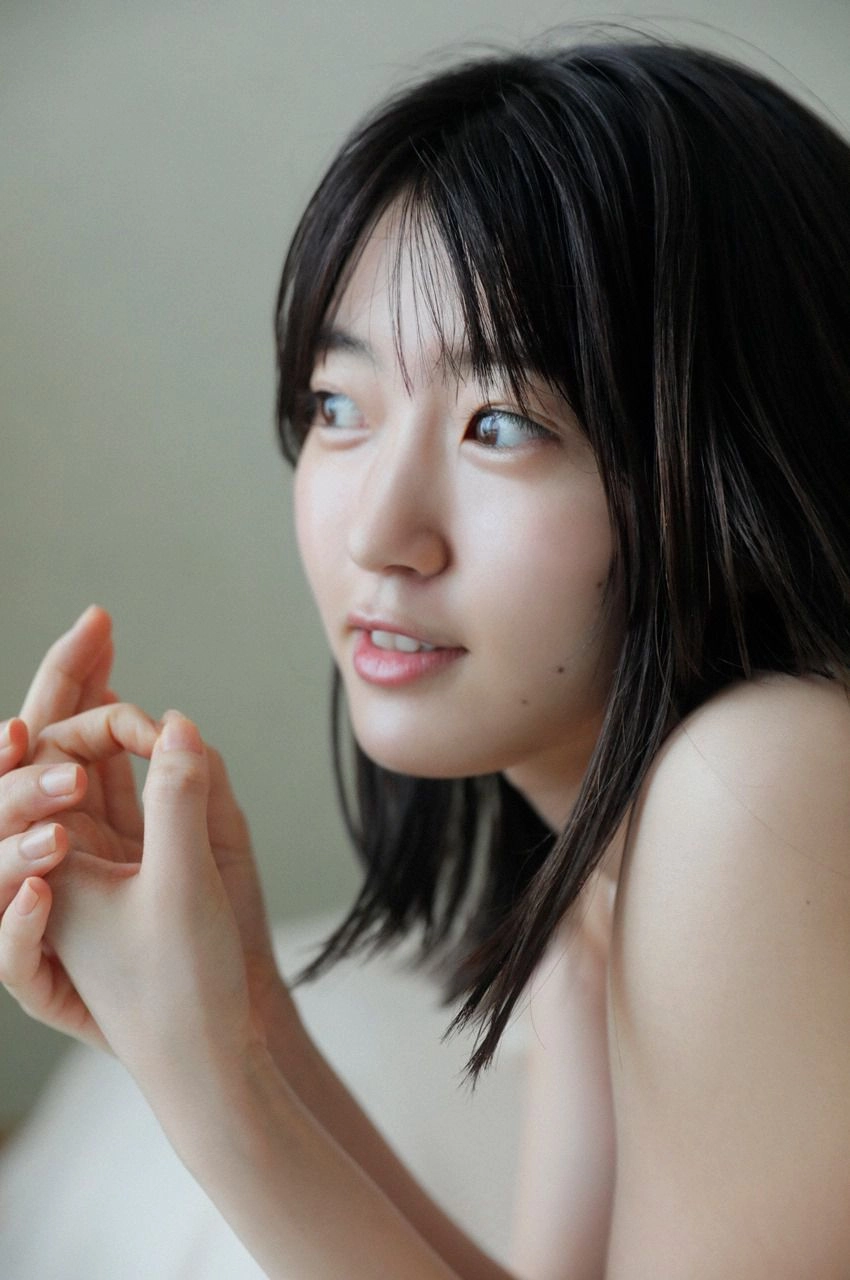 Yuri Yoshinaga quyến rũ với thần thái khiến người xem mê mẩn