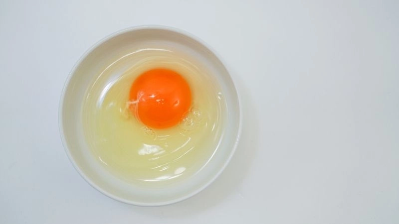 Tận dụng lòng trắng trứng gà để làm trong nước