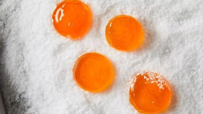 Cách ướp trứng muối khô nhanh chỉ 7–10 ngày