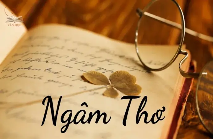 Ngâm thơ là gì? Khám phá nghệ thuật truyền cảm qua lời thơ