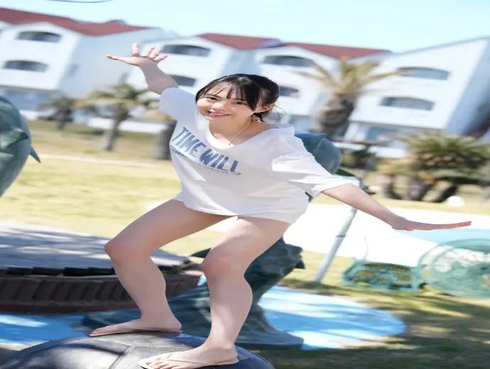 Rina Kannami xuất hiện đầy nổi bật với thần thái sang trọng