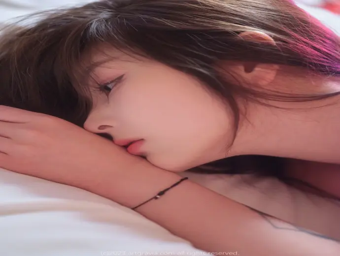 SONG HANA khoe nét đẹp trong trẻo khiến fan ngẩn ngơ