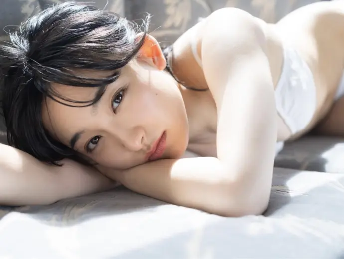 Hình ảnh Yu Saotome xinh đẹp đầy thần thái và cuốn hút