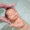 Tắm nước dừa cho trẻ sơ sinh: Lợi ích và những điều cần lưu ý