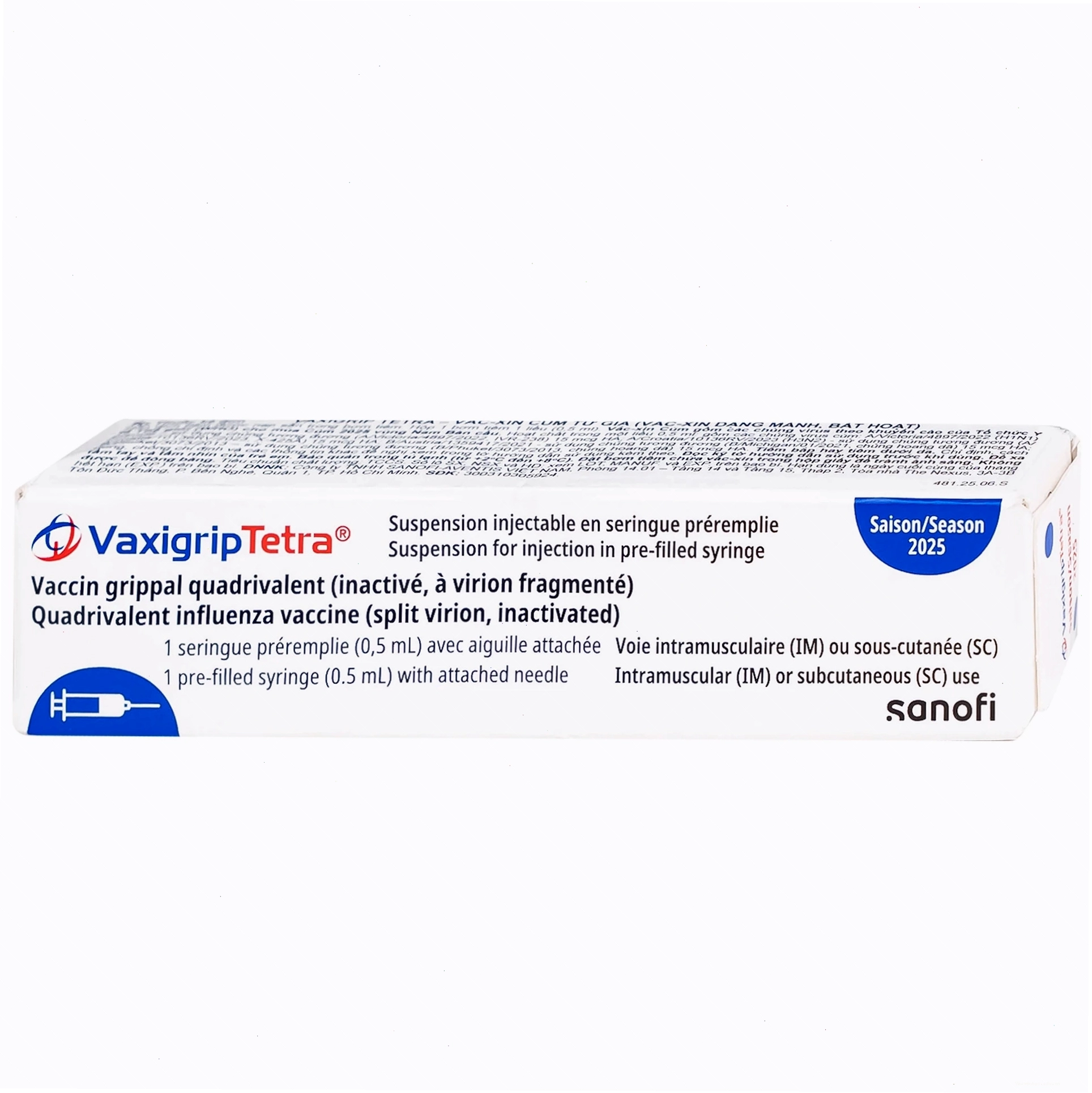 Bác sĩ thăm khám cho trẻ 4 tuổi bị nghẹt mũi