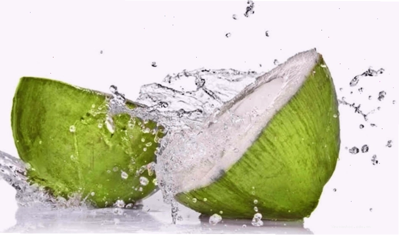 Bé sơ sinh được tắm với nước dừa tươi - Lợi ích và cảnh báo